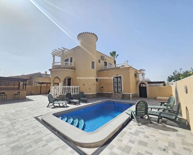 Image No.1-4 Bed Villa for sale