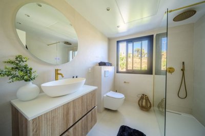 Indoor - bathroom 1