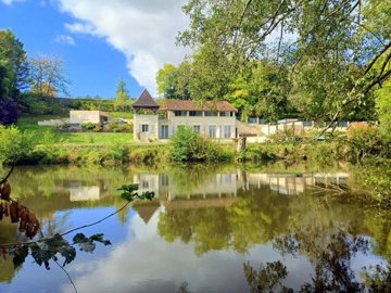 1 - Aube, Country House