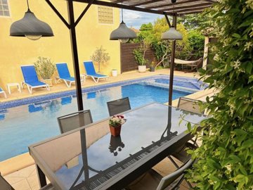 17-heated-pool-terrace-1