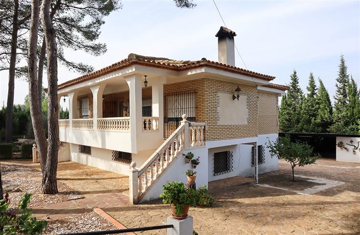 Image No.1-6 Bed Villa for sale