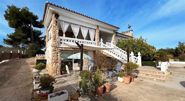 Image No.1-6 Bed Villa for sale