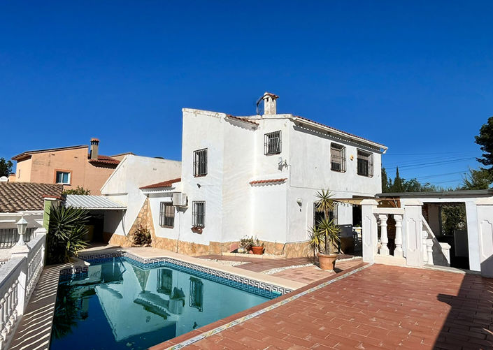 Image No.1-6 Bed Villa for sale