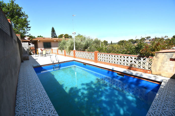 Image No.1-3 Bed Villa for sale