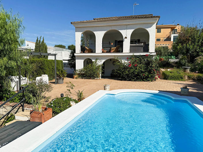 Image No.1-6 Bed Villa for sale