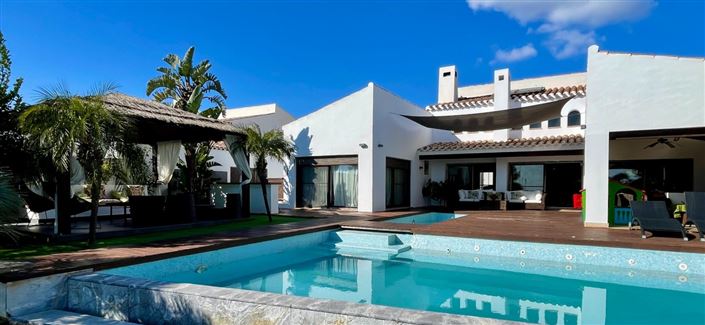 Image No.1-5 Bed Villa for sale