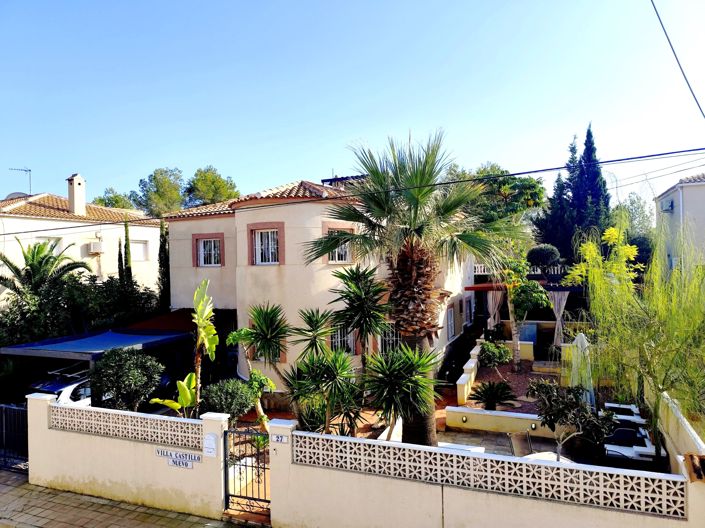 Image No.1-6 Bed Villa for sale