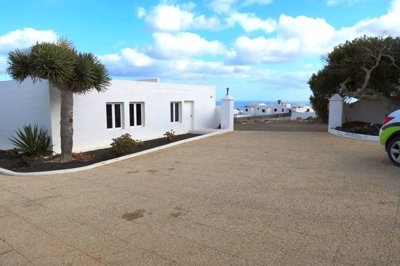 Magnificent 8 bedroom detached villa with 3 bedroom annex in the beautiful area of Macher