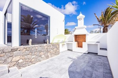 Beautiful 3 bedrooms, 2 bath villa with pool in Mozaga