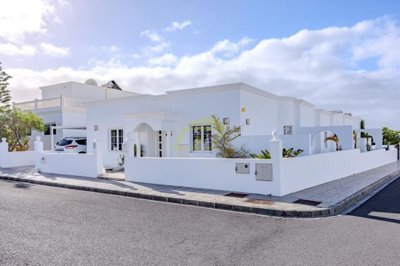 Stunning 4 Bedroom Villa in the resort of Puerto Calero