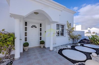 Stunning 4 Bedroom Villa in the resort of Puerto Calero