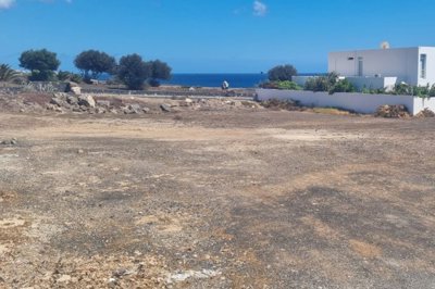 Well positioned building plot for sale in Puerto Calero