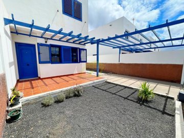 Fantastic 2 bedroom duplex with south facing terrace in Playa Blanca