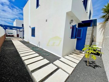 Fantastic 2 bedroom duplex with south facing terrace in Playa Blanca