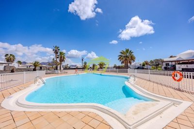 Well-presented 3 bedroom semidetached villa with a communal pool in Playa Blanca