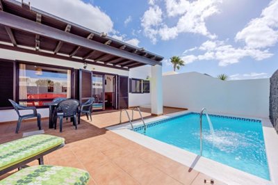 Well presented 3 bedroom villa with a underground garage in Playa Blanca