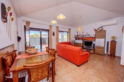 Well presented 3 bedroom villa with a underground garage in Playa Blanca