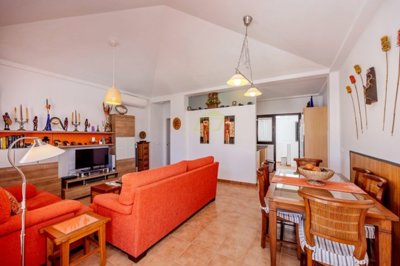 Well presented 3 bedroom villa with a underground garage in Playa Blanca