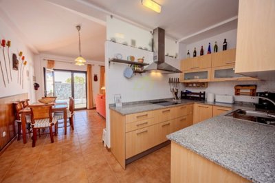 Well presented 3 bedroom villa with a underground garage in Playa Blanca