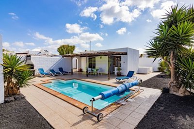 Stunning 2 bedroom detached villa with private Pool in Los Mojones