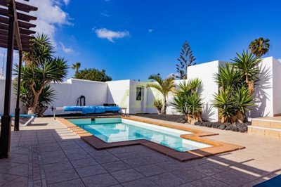 Stunning 2 bedroom detached villa with private Pool in Los Mojones
