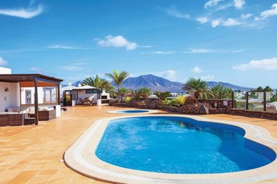 5 Bedroom villa with amazing panoramic ocean views in Playa Blanca