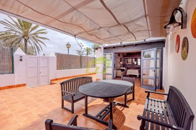 Well presented 5 bedroom villa within walking distance to Playa Blanca center