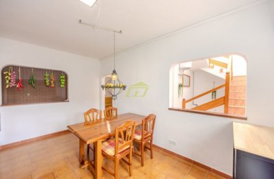 This beautiful, terraced house is in a quiet street in the small fishing village of El Golfo