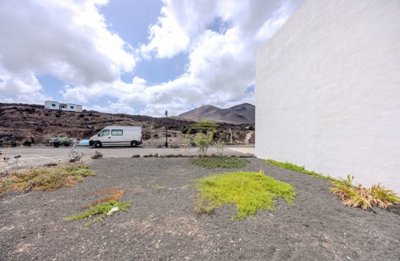 This beautiful, terraced house is in a quiet street in the small fishing village of El Golfo