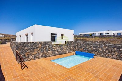 Beautiful 4 bedroom 3 bathroom villa with private Pool in Conil