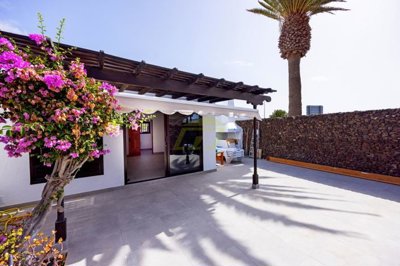 Fantastic 2 bedroom bungalow in the town center in Playa Blanca