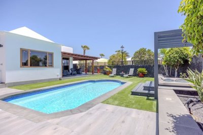 Fully renovated villa located in the prestigious resort of Los Mojones in Puerto del Carmen