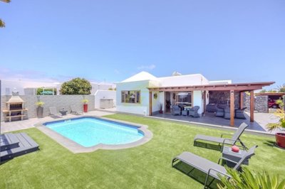 Fully renovated villa located in the prestigious resort of Los Mojones in Puerto del Carmen