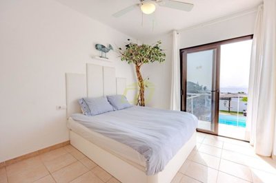 Experience the luxury of a 4 bedroom Villa in Playa Blanca