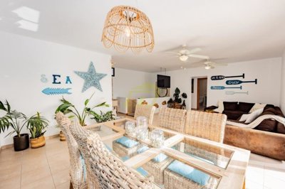 Experience the luxury of a 4 bedroom Villa in Playa Blanca