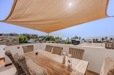 Experience the luxury of a 4 bedroom Villa in Playa Blanca