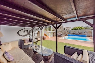 Experience the luxury of a 4 bedroom Villa in Playa Blanca