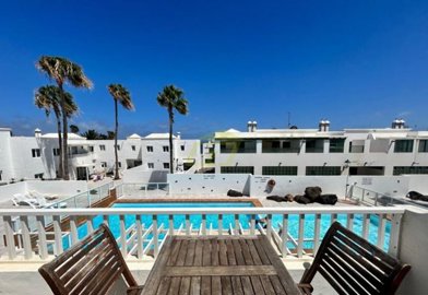 2 bedroom apartment with communal pool in Costa Teguise