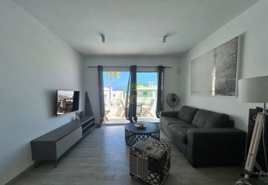 2 bedroom apartment with communal pool in Costa Teguise