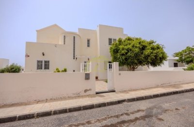 Spacious 5 bedroom 3 bathroom villa in Tahiche