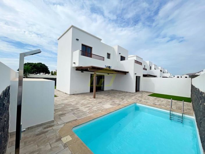 Image No.1-3 Bed Villa for sale