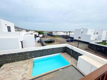 Fantastic detached 3 bedroom villa with a private pool in Playa Blanca