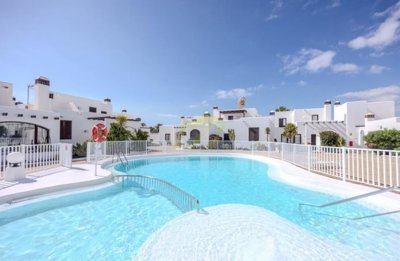 2 bedroom bungalow with communal pool in Costa Teguise