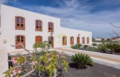 Traditional Canarian Mansion from the 18th century in Tinajo