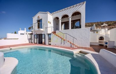 3 bedroom villa with beautiful views and private pool in Nazaret