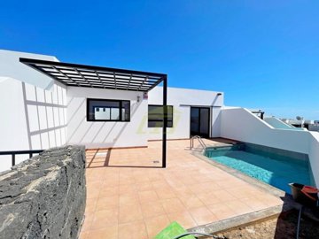 3 Bedroom Villa near Marina Rubicón with Pool and Sea Views