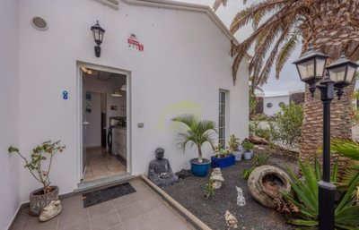 3 bedroom bungalow in complex with communal pool in Charco del Palo