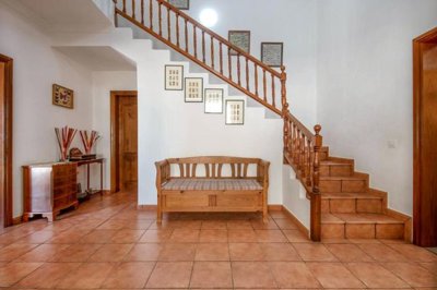 Stunning 6 bedroom detached villa in picturesque town of Macher