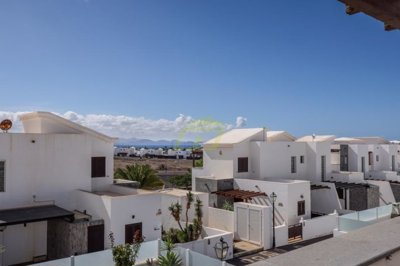 Charming 2 bedroom villa with heated Pool and sea views in Playa Blanca