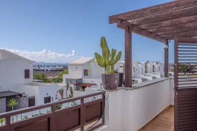 Charming 2 bedroom villa with heated Pool and sea views in Playa Blanca